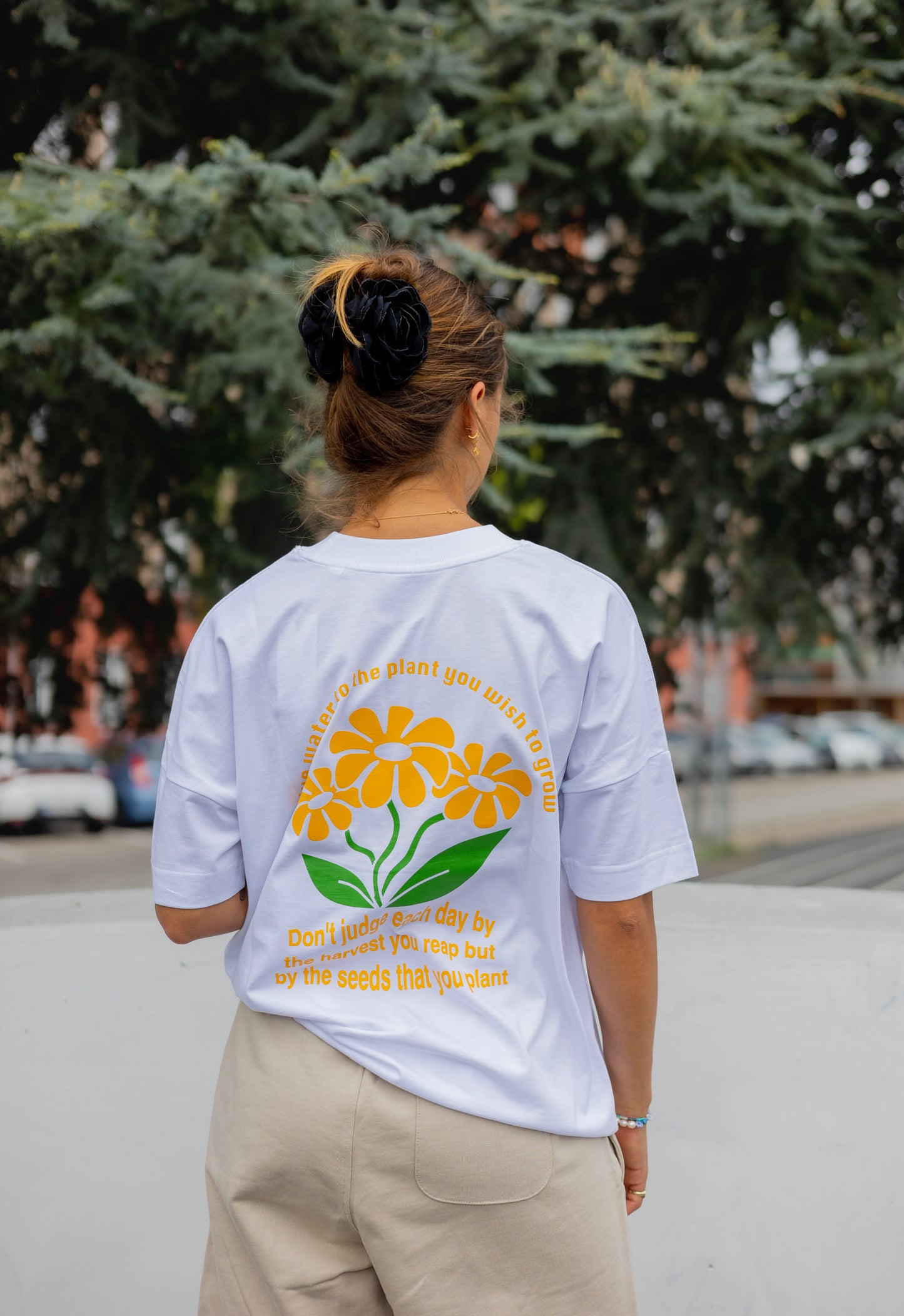 WHITE SUNFLOWER T-SHIRT