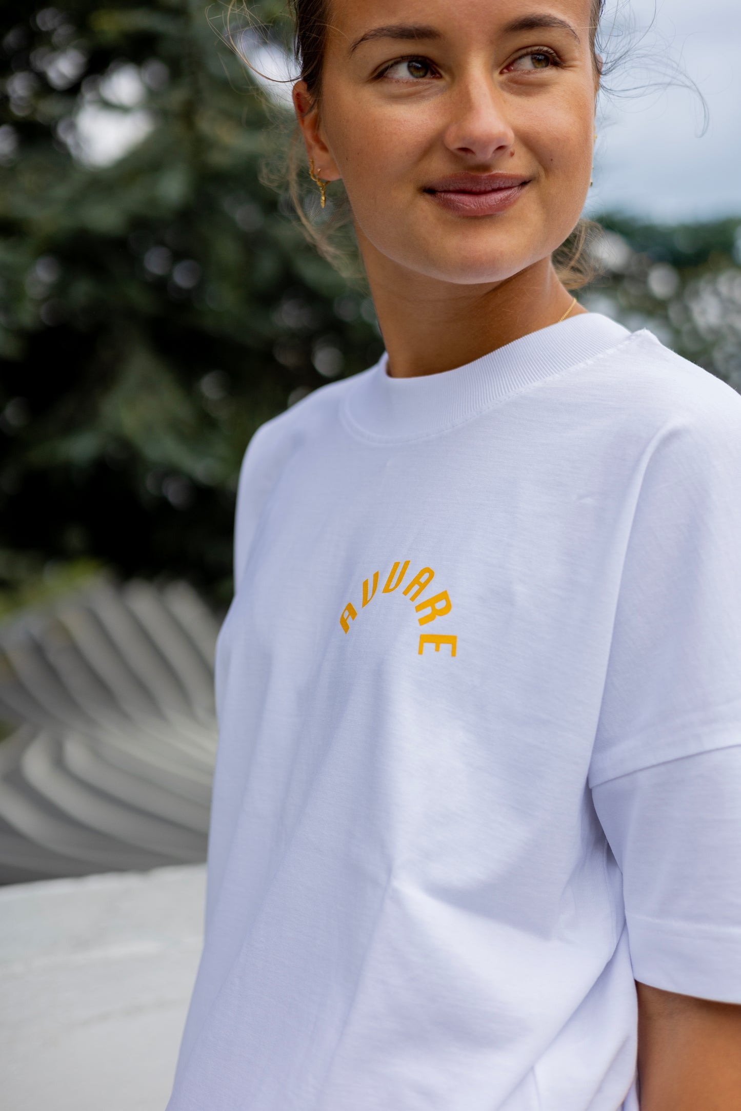 WHITE SUNFLOWER T-SHIRT
